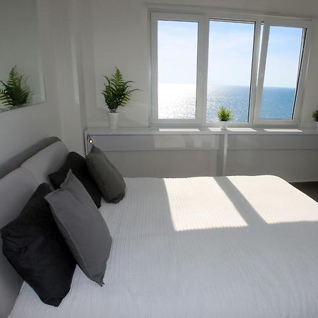 White Residence Luxury Apartments Saranda Szoba fotó
