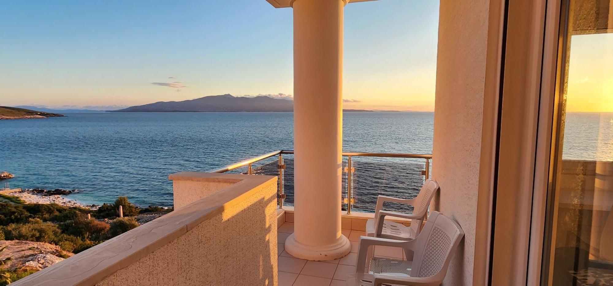 White Residence Luxury Apartments Saranda Kültér fotó