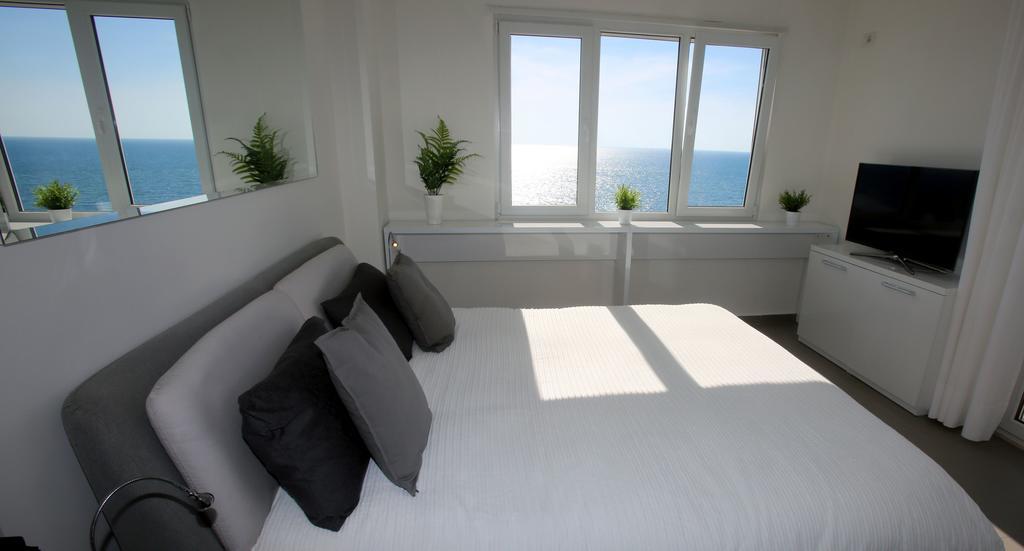 White Residence Luxury Apartments Saranda Szoba fotó