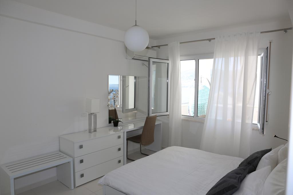 White Residence Luxury Apartments Saranda Szoba fotó